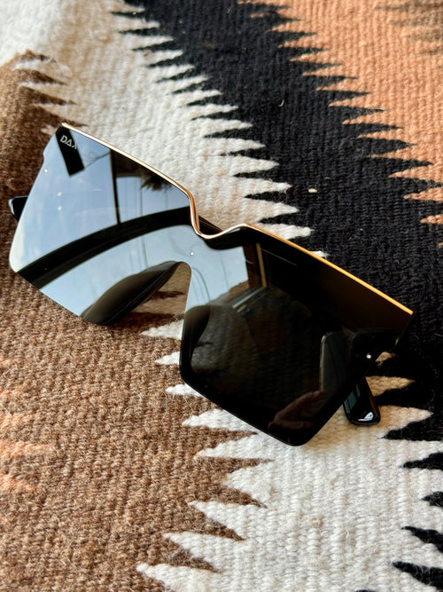 The Lark - Black