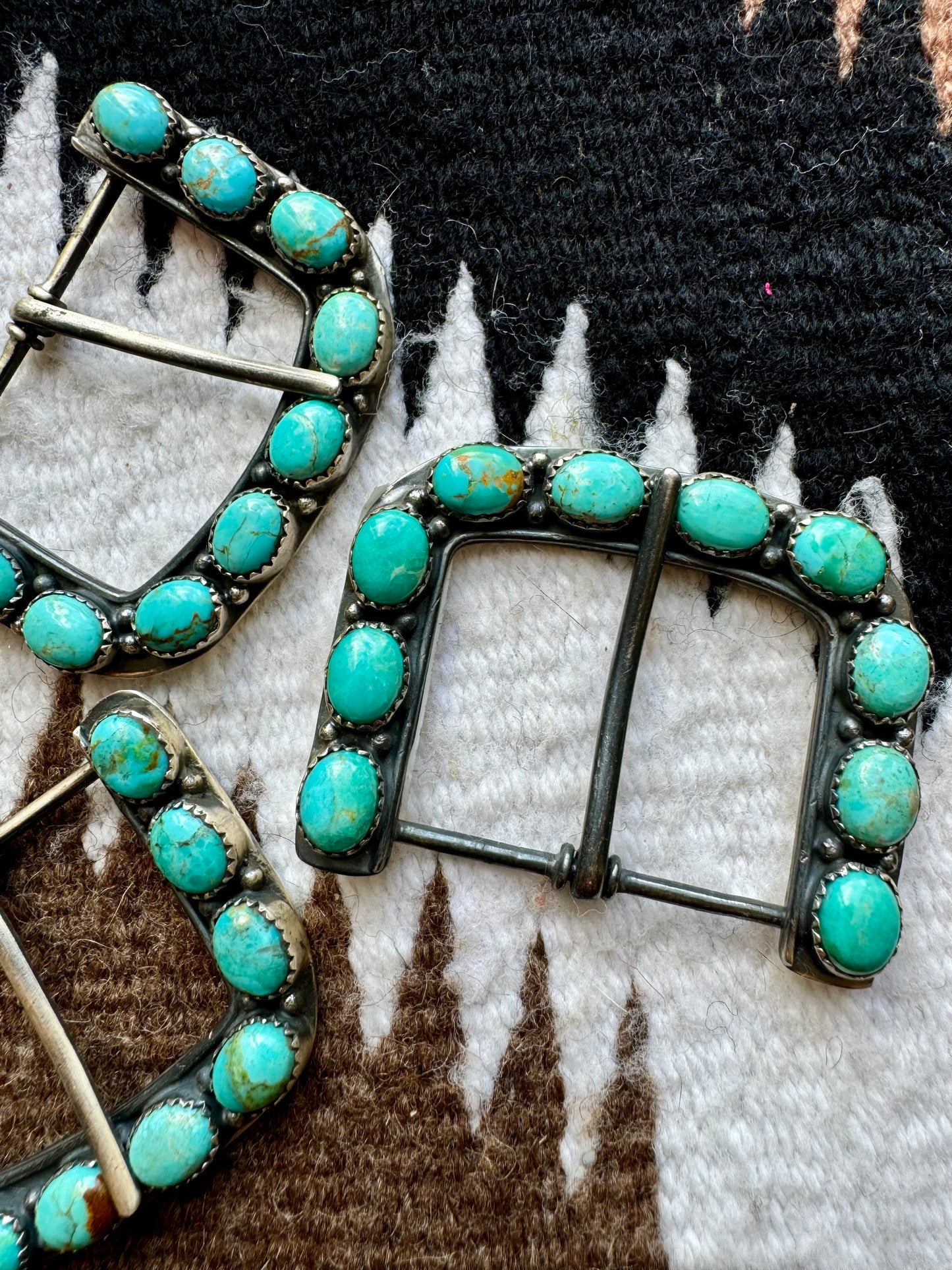 The Uno Hebillas Turquoise Buckles